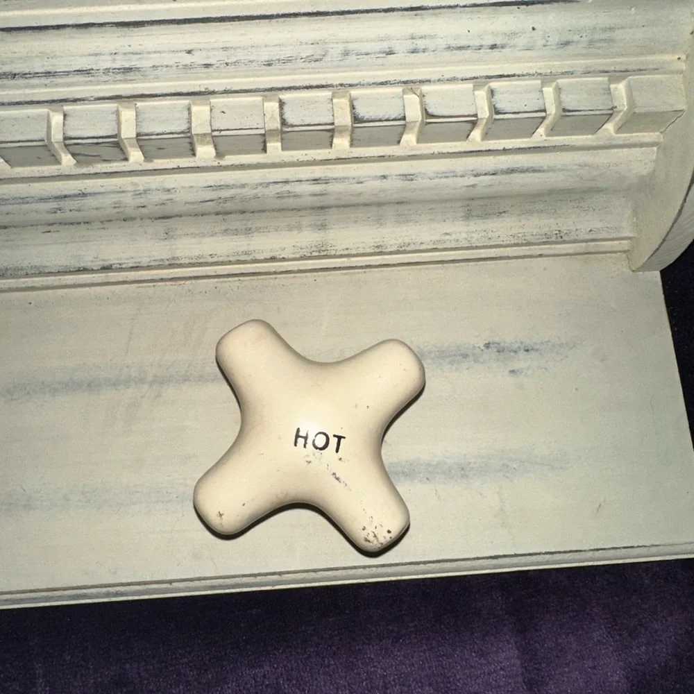 Adorable bathroom shelf